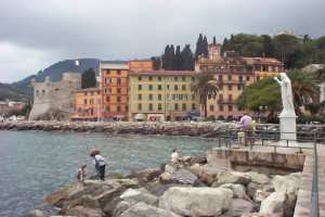 Xtrallusion photo gallery of Italy. Photos, pictures, images and photographs of the Italian Rivieras, the Italian Lakes, the Italian Alps, the Cinque Terre, the Amalfi coast and some of the most beautiful corners of Italy. Plus photos of Italian cities such as Pisa, Milan, Genoa and Rome.